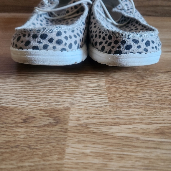 Hey Dude Shoes - Picture 3 of 11